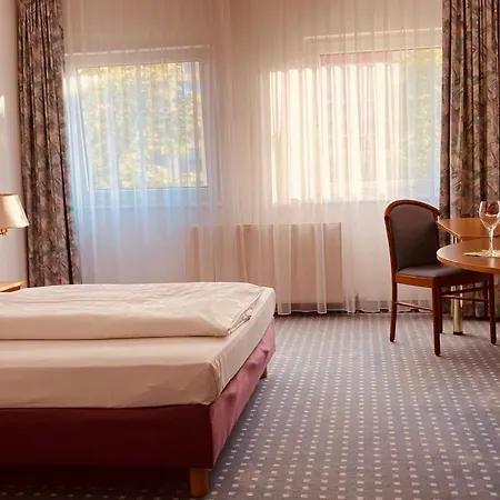 فندق Akzent Congresshotel 4*