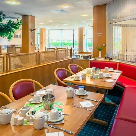 מלון Akzent Congresshotel 4*